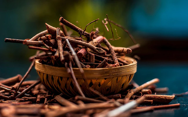 kumkumadi-tailam-ingredients